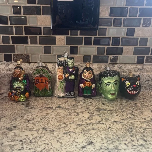 Lot of 30 Halloween ornaments. - Picture 7 of 16